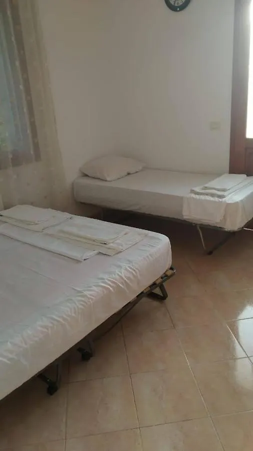 Mullaj Guest House فلورا